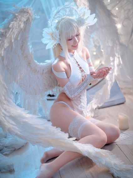打白嫩美女秘光屁屁_迅雷手机免费观看